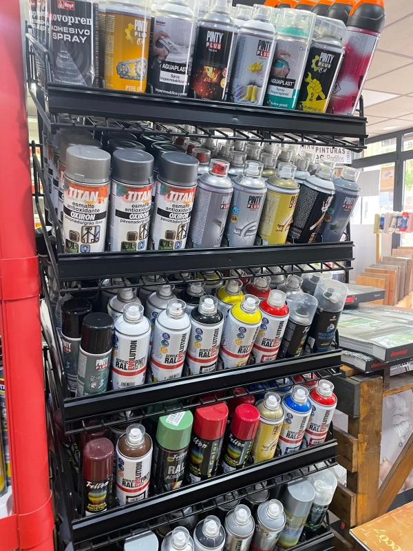 expositor de pinturas interior